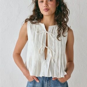 Elegant White Sleeveless Blouse